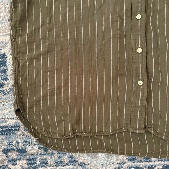 Madewell Lightspun Short-Sleeve Flap-Pocket
Shirt in Stripe - Picture 3 of 6